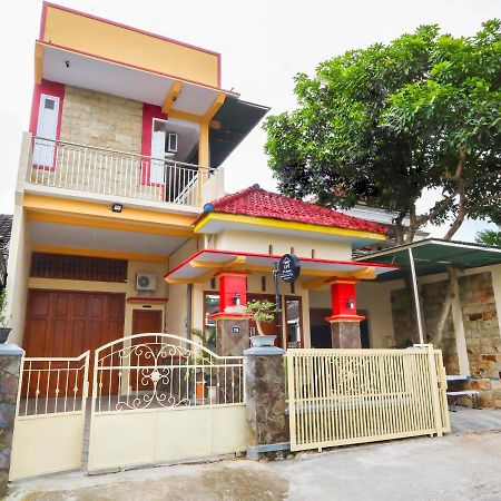 Oyo Life 3064 Mahameru Kost Putra Jembel 外观 照片