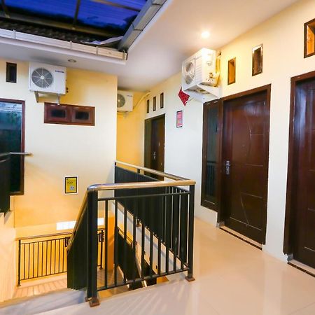 Oyo Life 3064 Mahameru Kost Putra Jembel 外观 照片