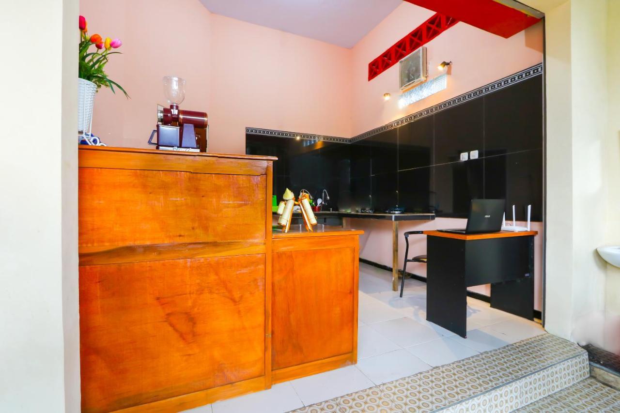 Oyo Life 3064 Mahameru Kost Putra Jembel 外观 照片
