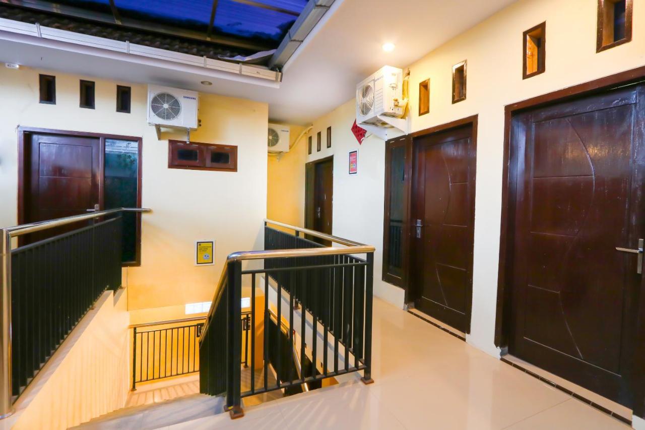 Oyo Life 3064 Mahameru Kost Putra Jembel 外观 照片