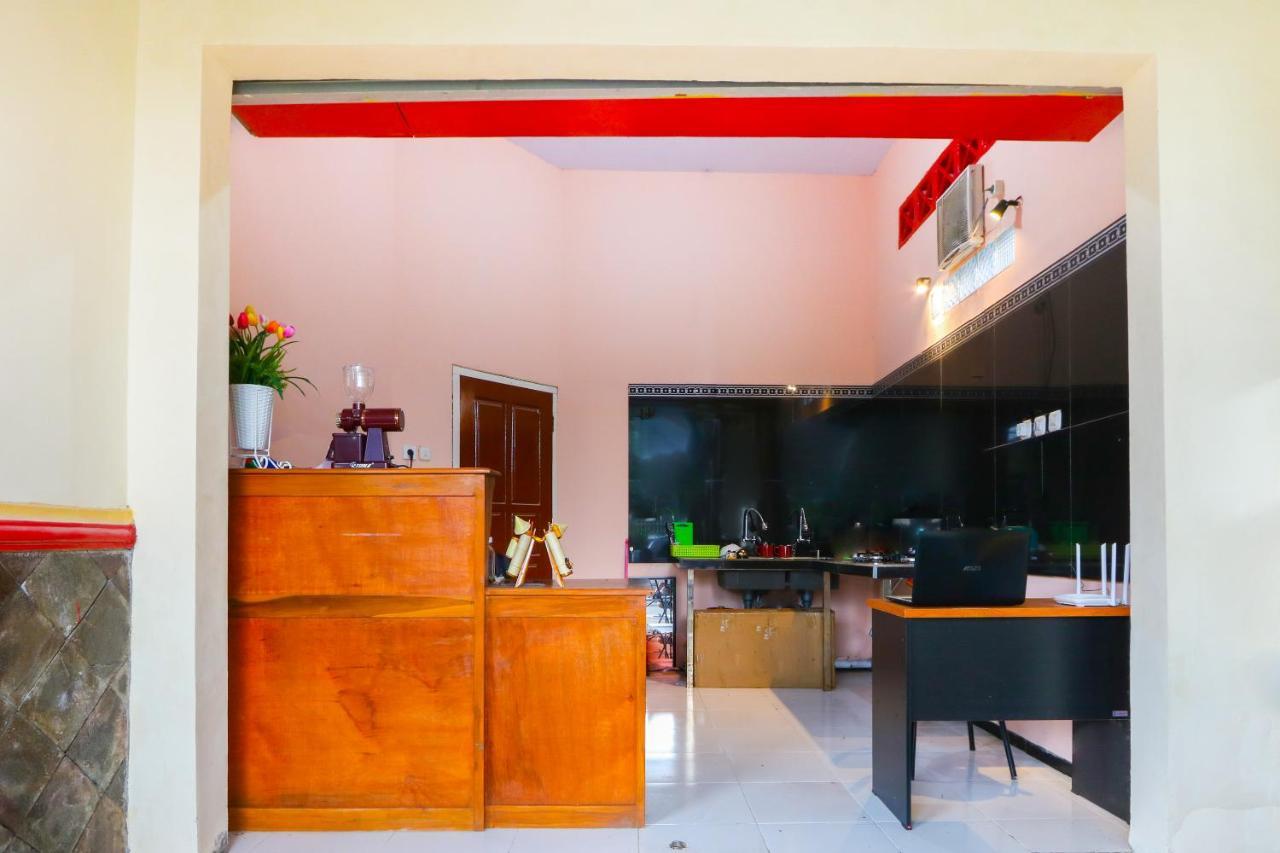 Oyo Life 3064 Mahameru Kost Putra Jembel 外观 照片