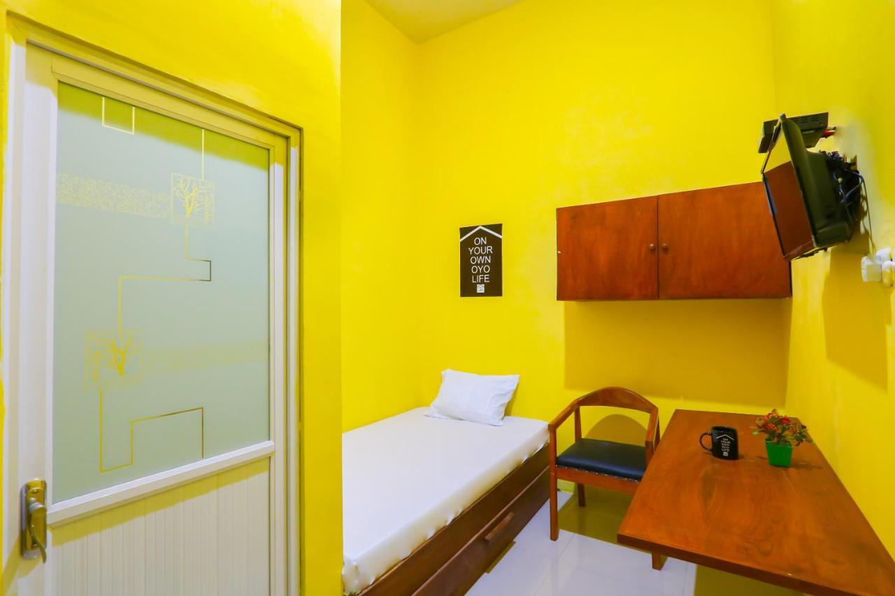Oyo Life 3064 Mahameru Kost Putra Jembel 外观 照片
