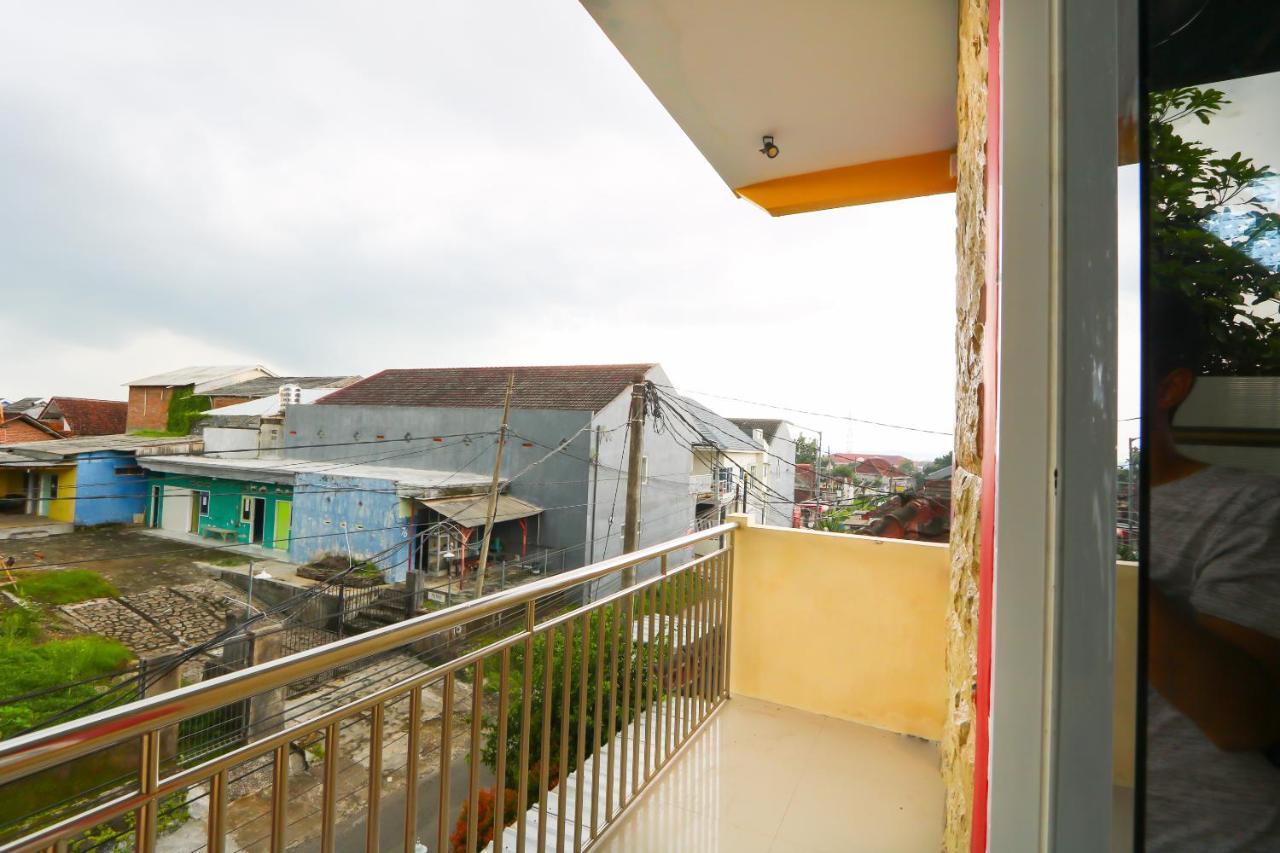 Oyo Life 3064 Mahameru Kost Putra Jembel 外观 照片